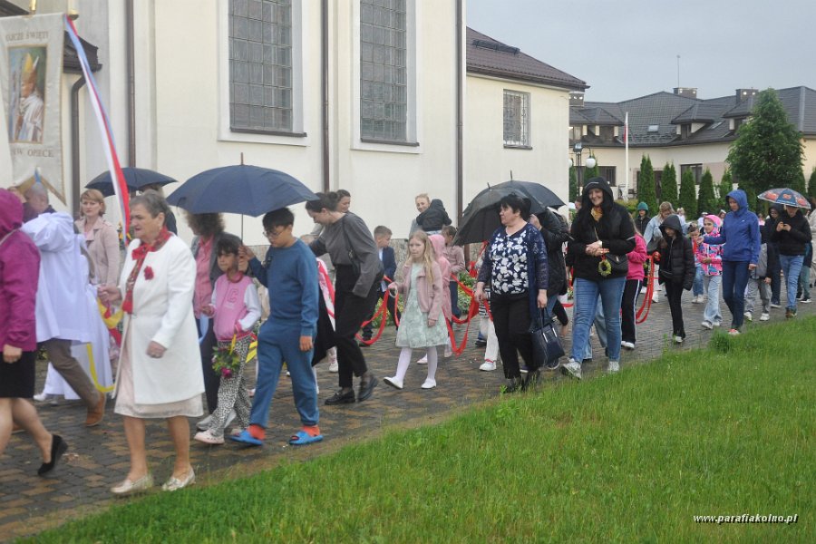 56 Procesja eucharystyczna.jpg